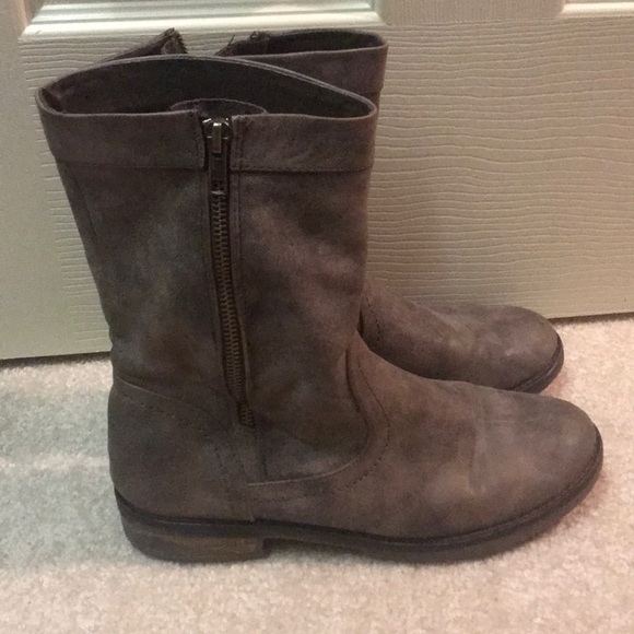 Boots - Picture 2 of 4